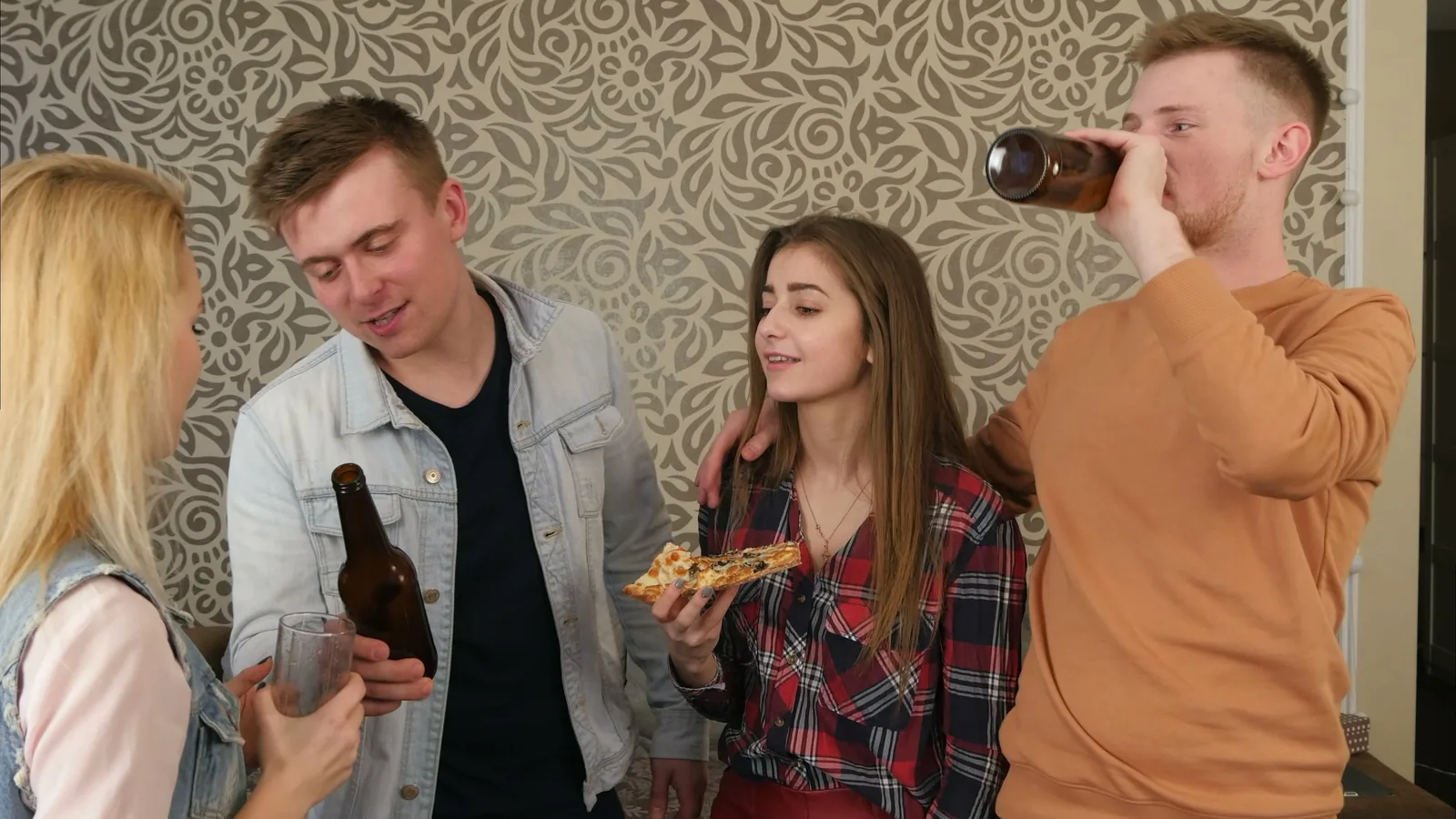 How To Pack For Moving Into University Halls cover image